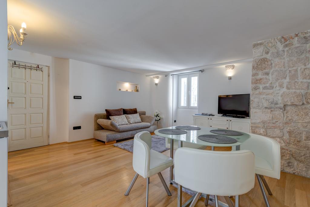 Temple Luxury Apartments & Rooms Split Exterior foto