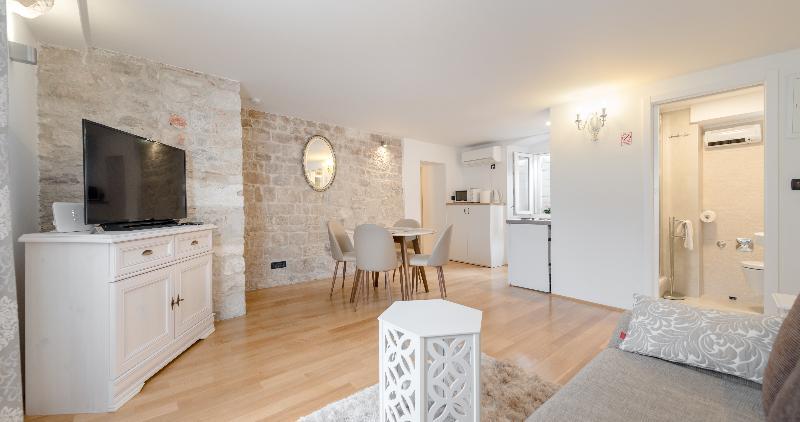 Temple Luxury Apartments & Rooms Split Exterior foto